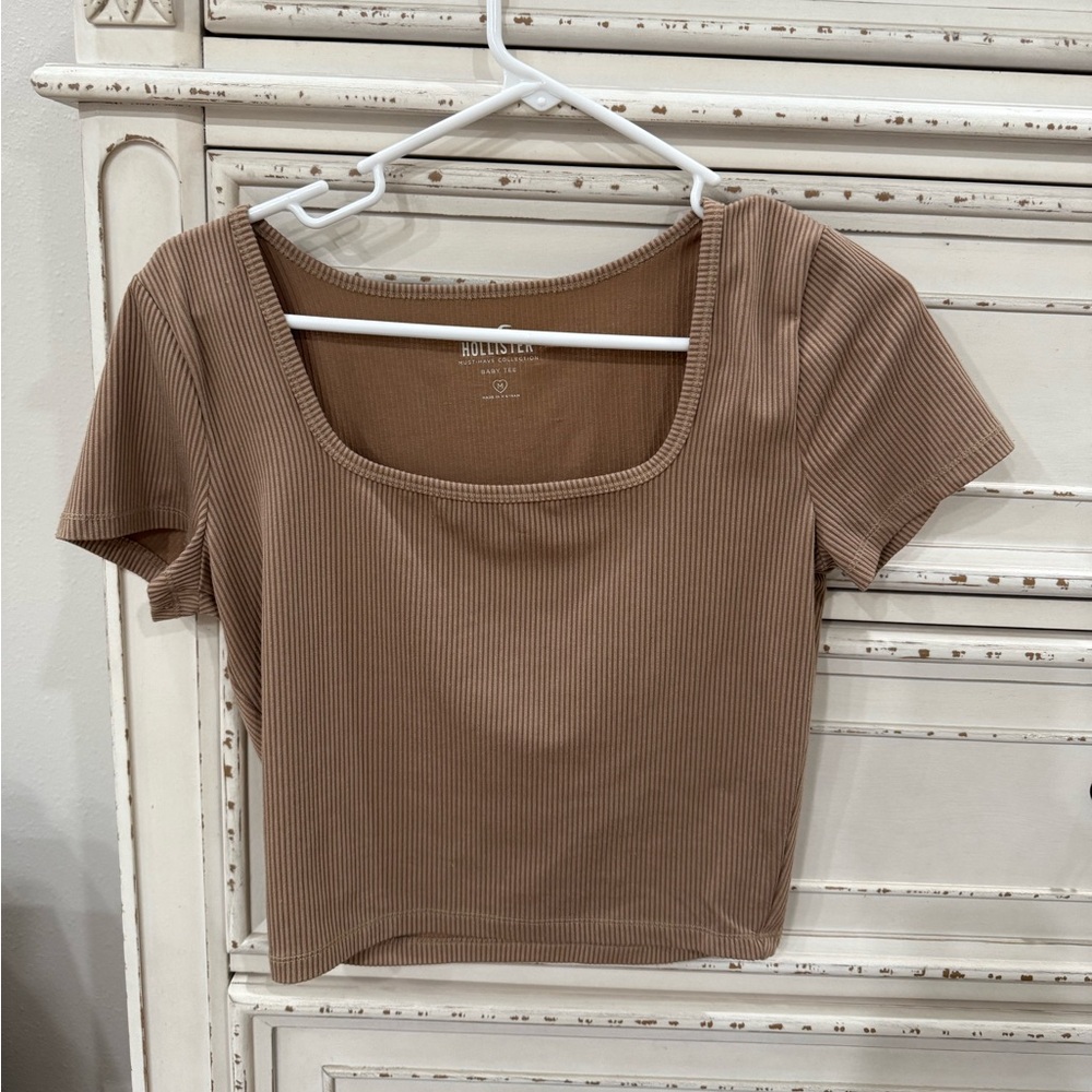 Hollister Ribbed Brown Baby tee